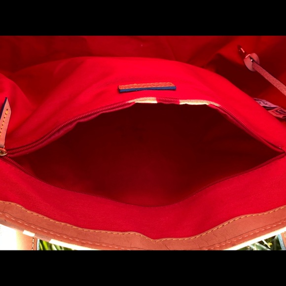 Dooney and Bourke / Disney Parks large tote - Picture 9 of 12